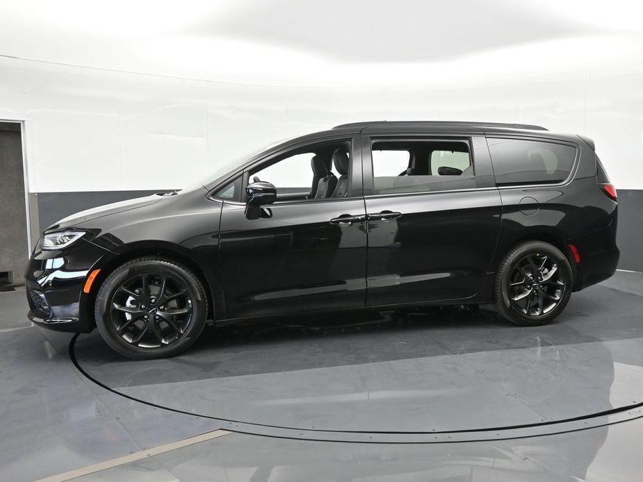 new 2025 Chrysler Pacifica car, priced at $44,765