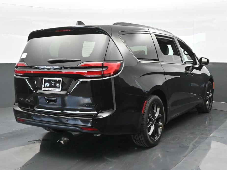 new 2025 Chrysler Pacifica car, priced at $44,765