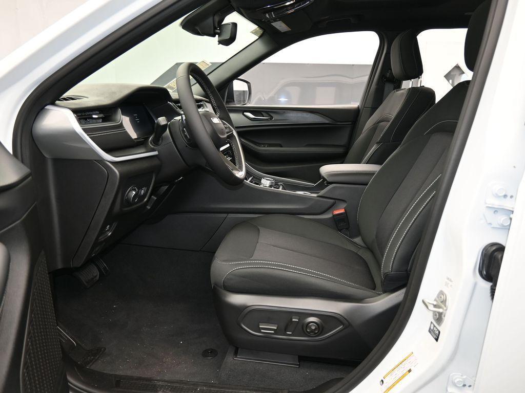 new 2024 Jeep Grand Cherokee L car, priced at $41,623