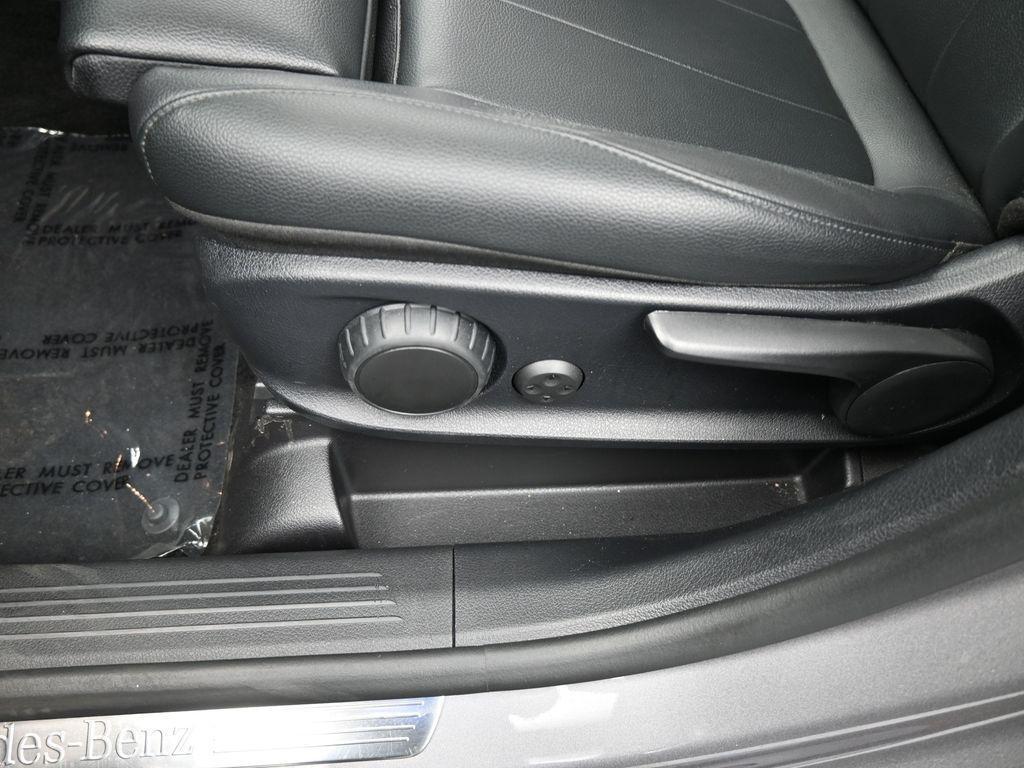 used 2022 Mercedes-Benz GLB 250 car, priced at $29,950