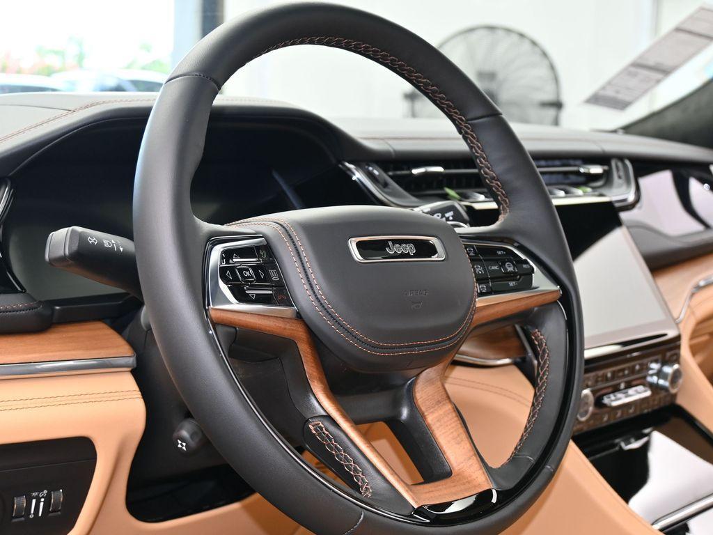 new 2025 Jeep Grand Cherokee L car