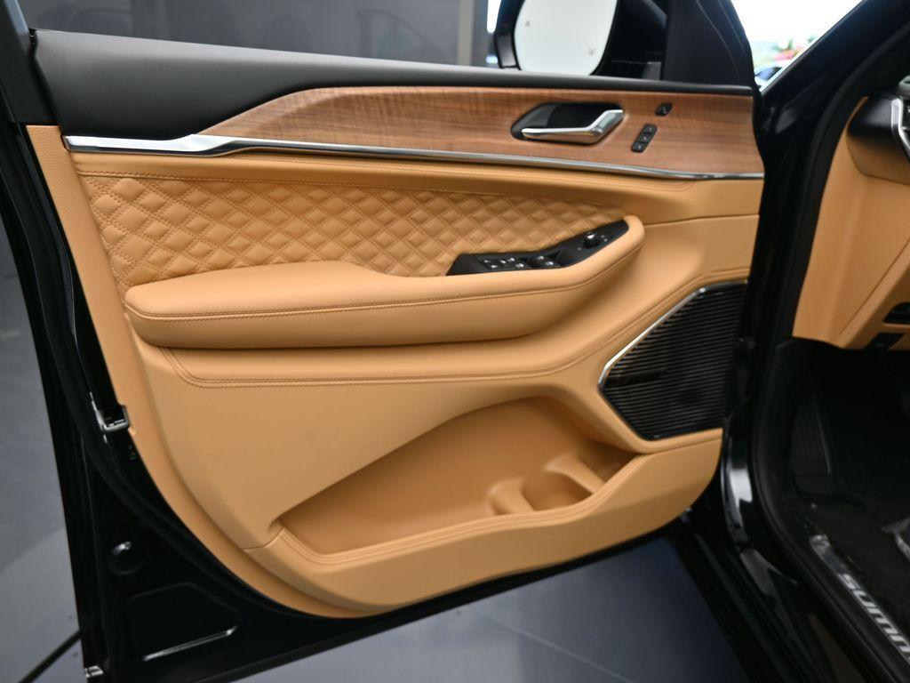 new 2025 Jeep Grand Cherokee L car