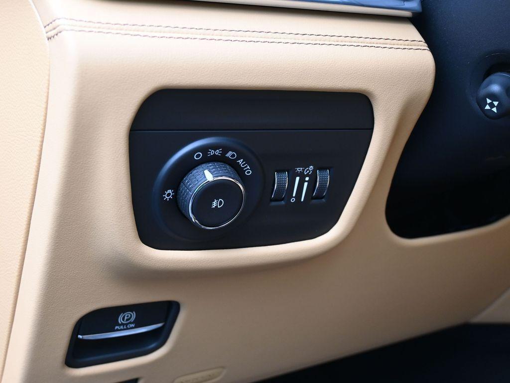 new 2025 Jeep Grand Cherokee L car