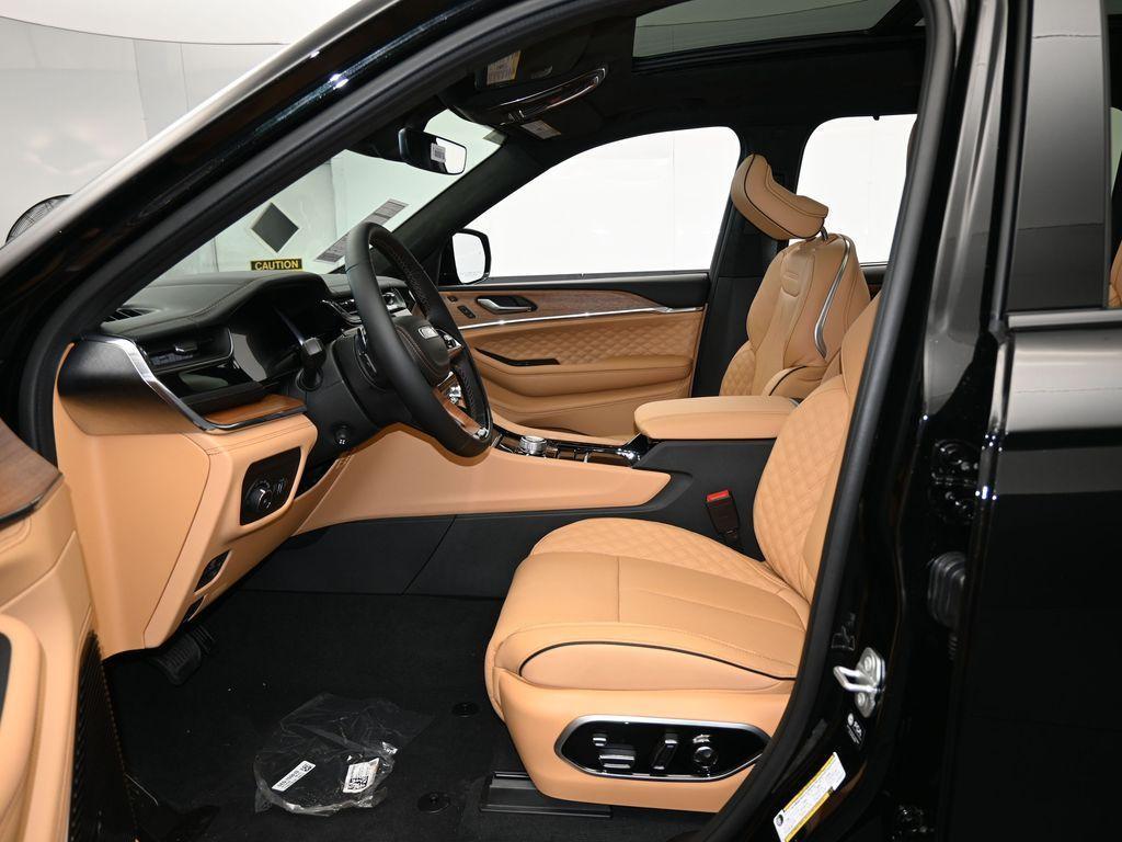 new 2025 Jeep Grand Cherokee L car