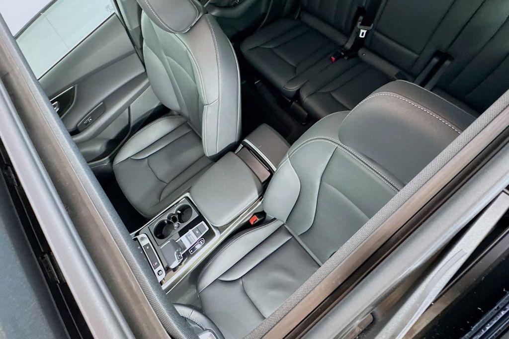 new 2025 Audi Q7 car, priced at $68,805