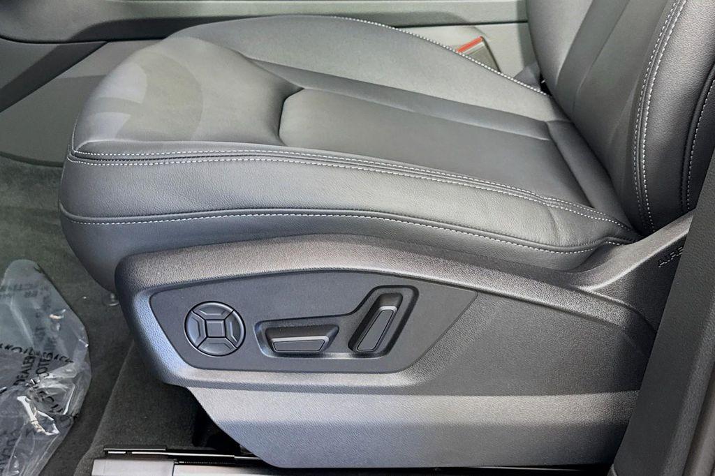 new 2025 Audi Q7 car, priced at $68,805