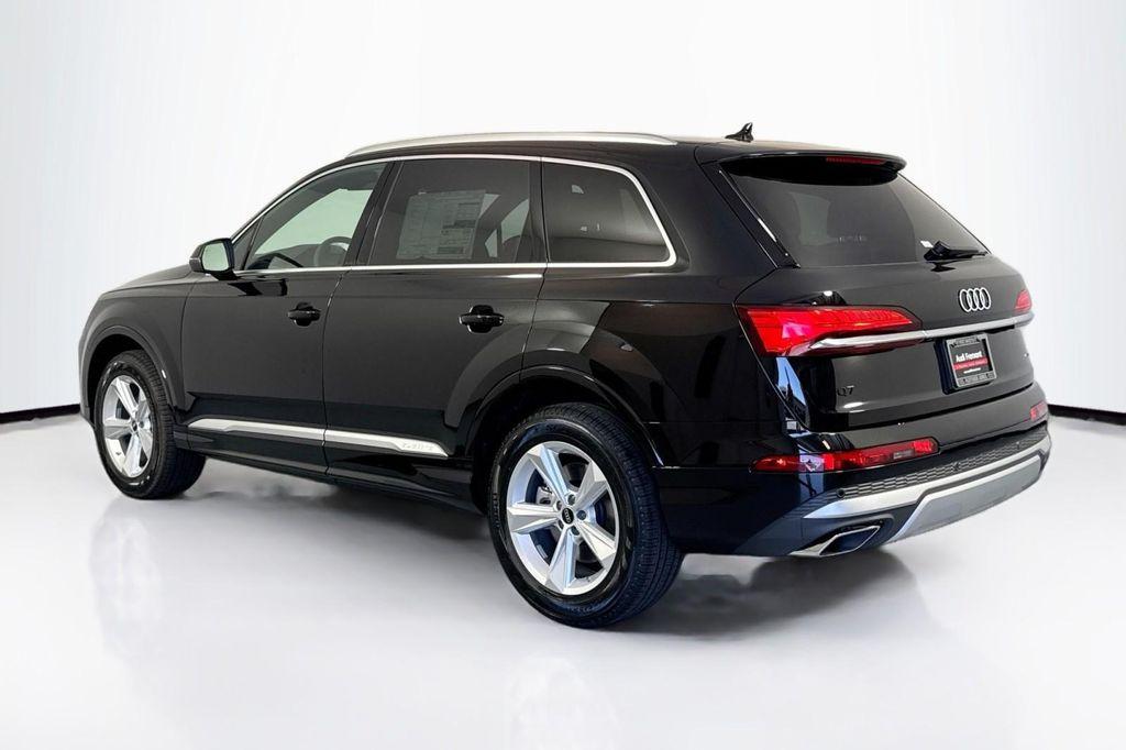 new 2025 Audi Q7 car, priced at $68,805