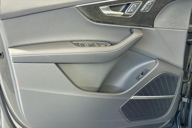 new 2025 Audi Q7 car, priced at $77,750