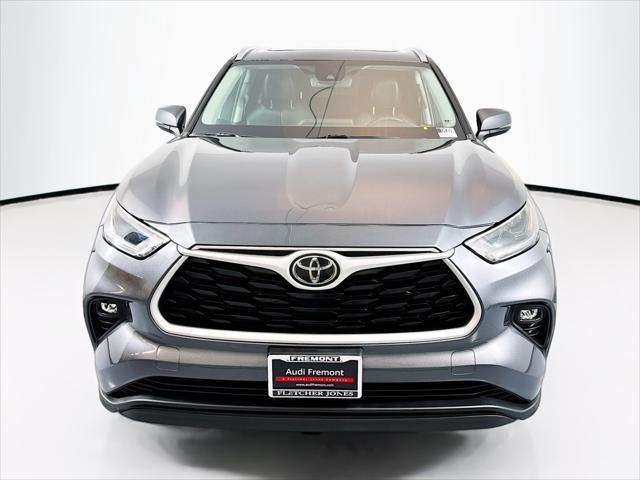 used 2021 Toyota Highlander car, priced at $30,994