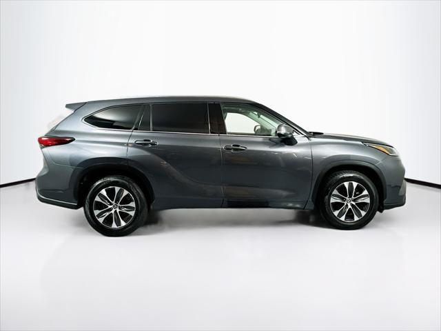 used 2021 Toyota Highlander car, priced at $30,994