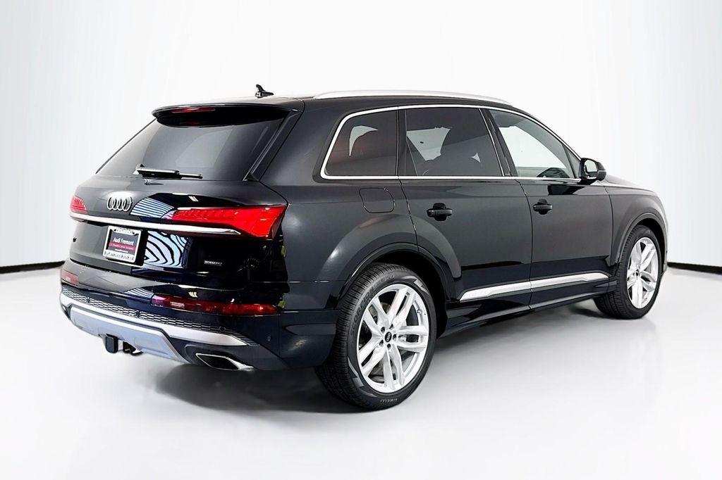 new 2025 Audi Q7 car, priced at $76,440
