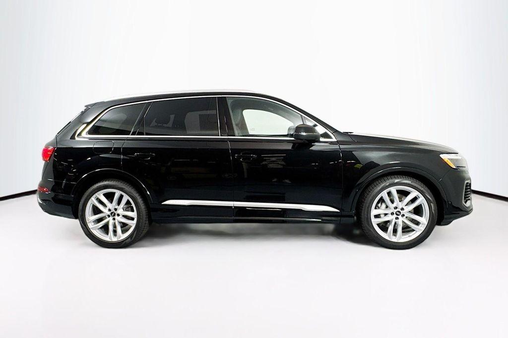 new 2025 Audi Q7 car, priced at $76,440