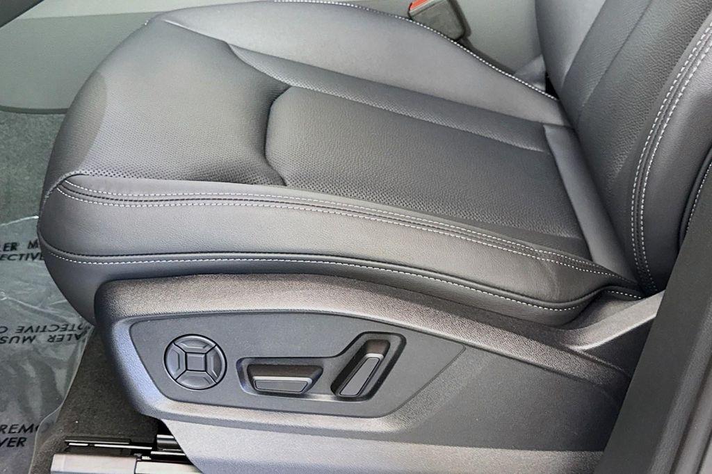 new 2025 Audi Q7 car, priced at $76,440