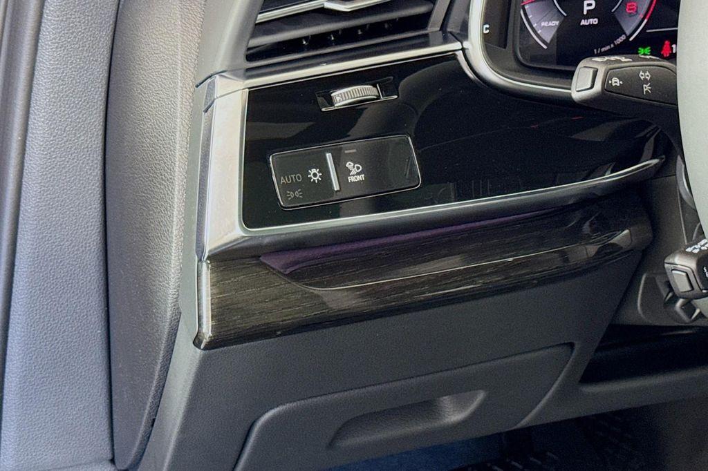 new 2025 Audi Q7 car, priced at $76,440
