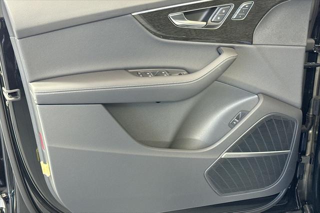 new 2025 Audi Q7 car, priced at $82,160