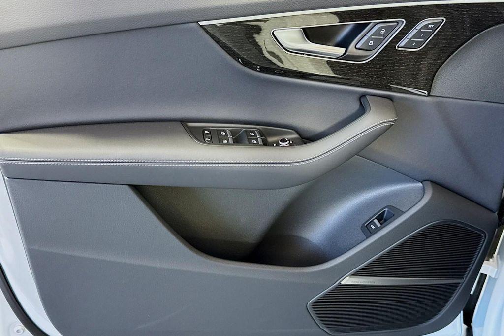 new 2025 Audi Q7 car, priced at $68,385