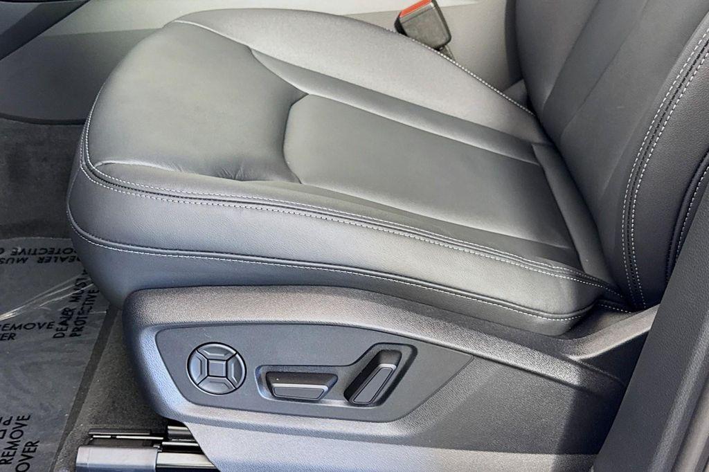 new 2025 Audi Q7 car, priced at $68,385
