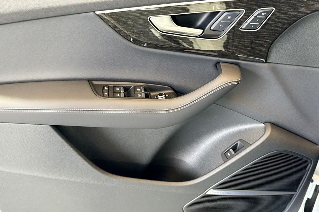 new 2026 Audi Q7 car, priced at $78,295