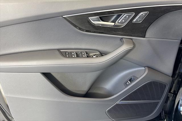 new 2025 Audi Q7 car, priced at $76,060