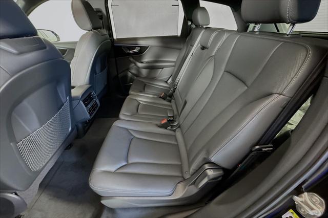 new 2025 Audi Q7 car, priced at $76,060