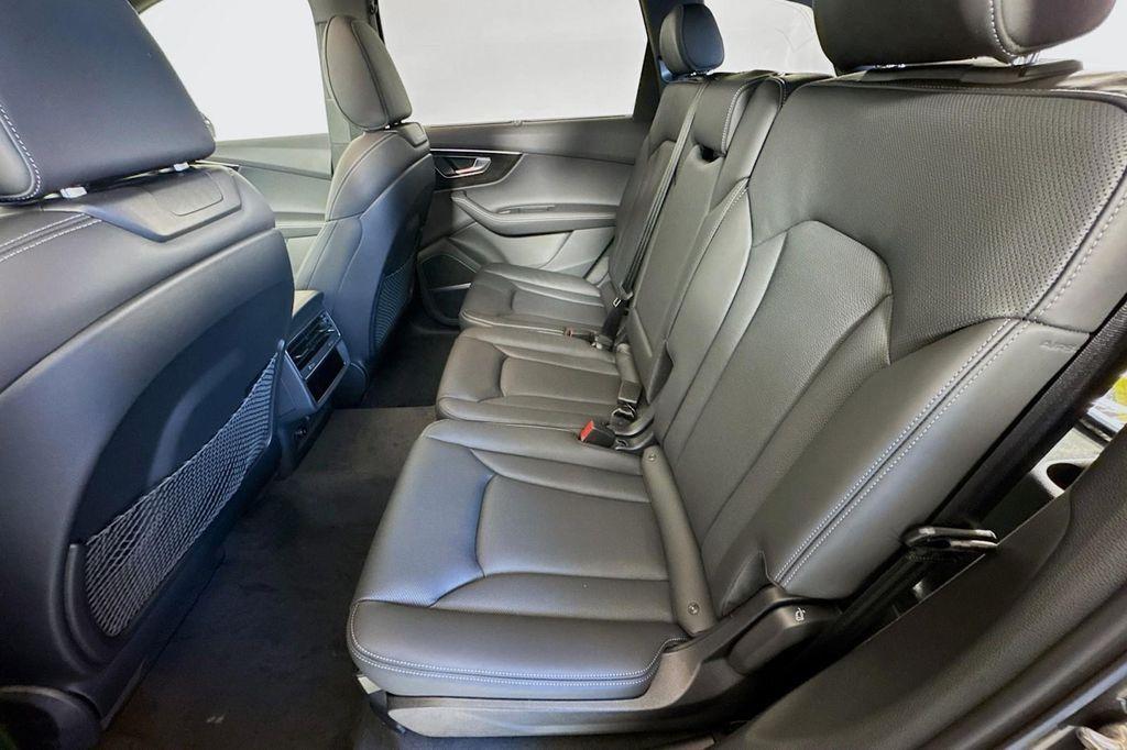new 2025 Audi Q7 car, priced at $82,160