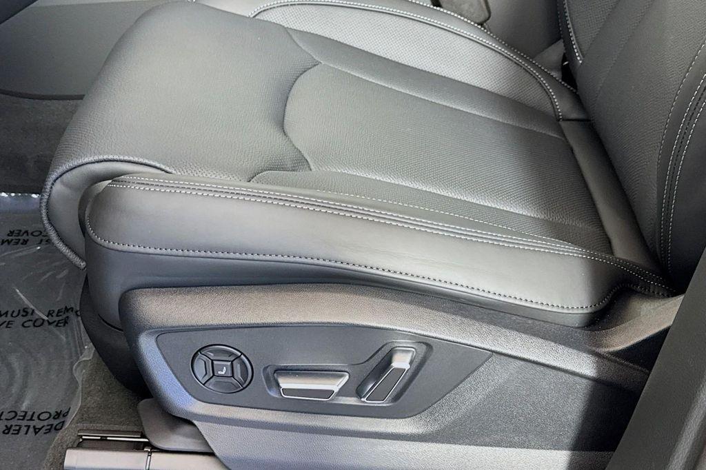 new 2025 Audi Q7 car, priced at $82,160