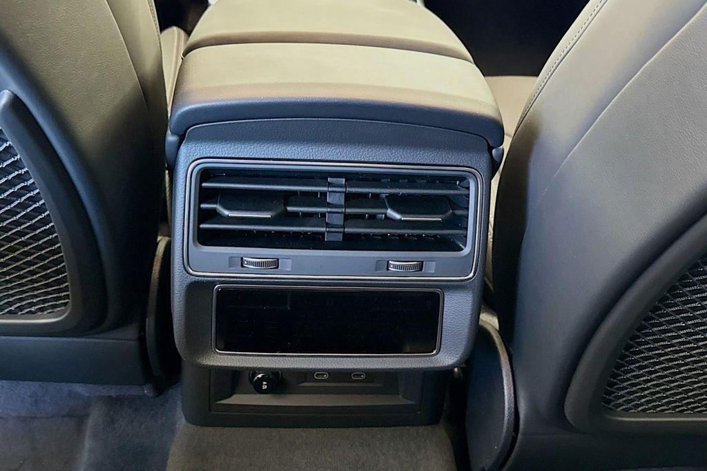 new 2025 Audi Q7 car, priced at $82,160