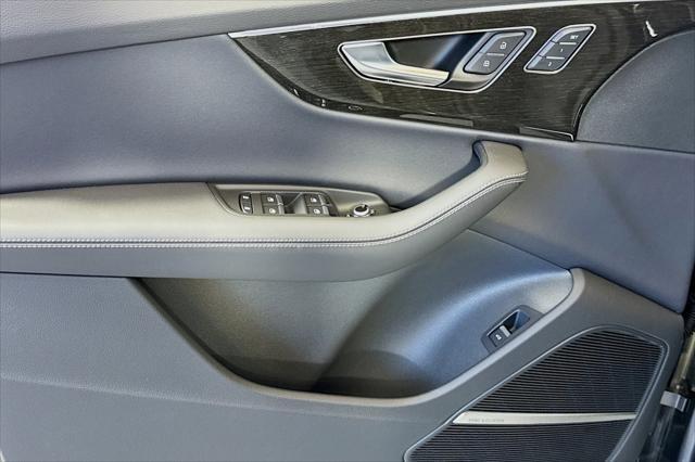new 2025 Audi Q7 car, priced at $82,160