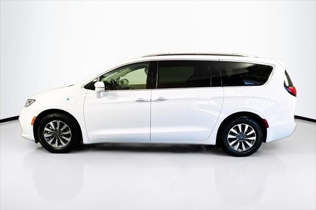 used 2021 Chrysler Pacifica Hybrid car, priced at $23,444
