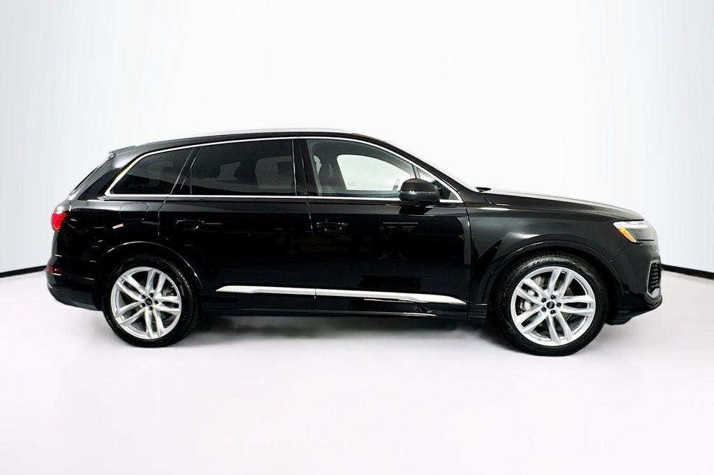 new 2025 Audi Q7 car, priced at $75,090