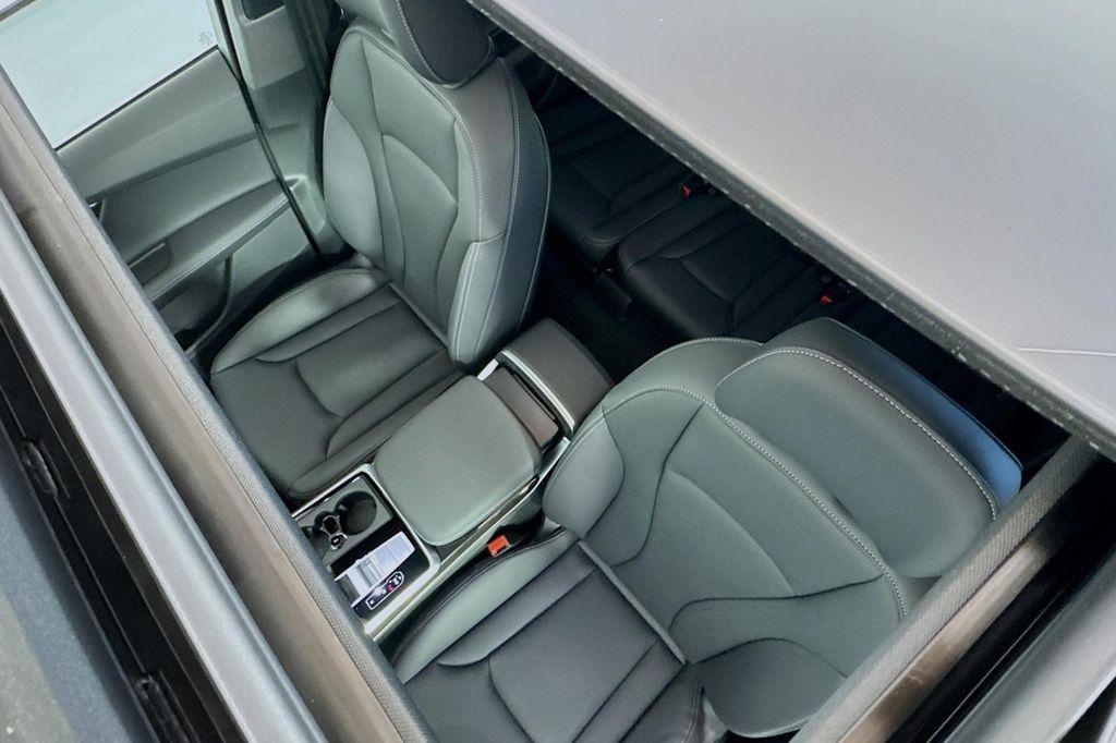 new 2025 Audi Q7 car, priced at $75,090