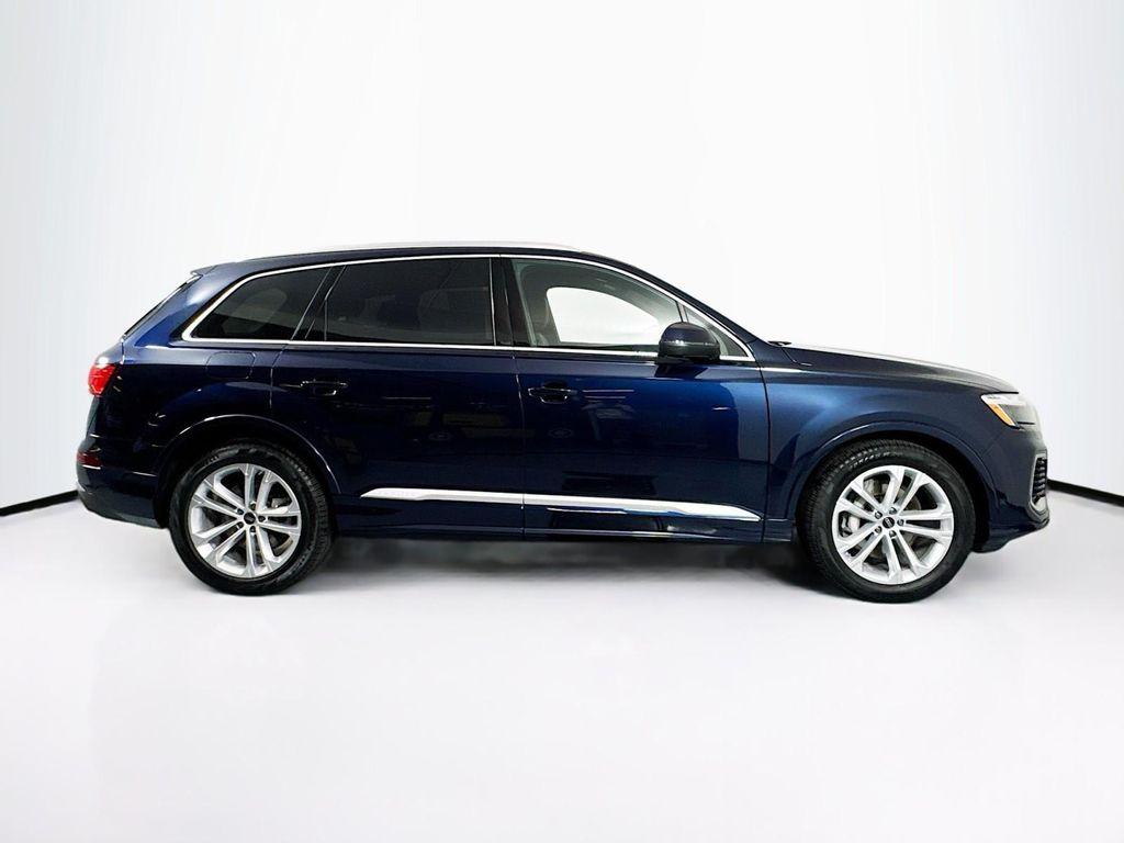 new 2025 Audi Q7 car, priced at $87,280