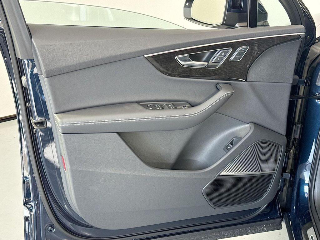 new 2025 Audi Q7 car, priced at $87,280