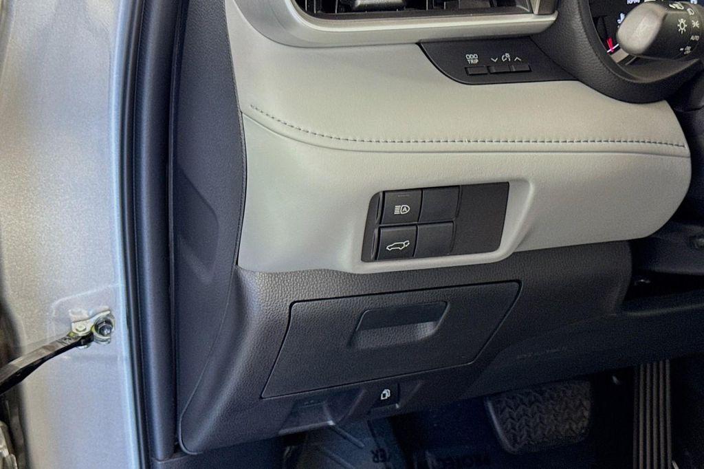 used 2022 Toyota Highlander car, priced at $32,990
