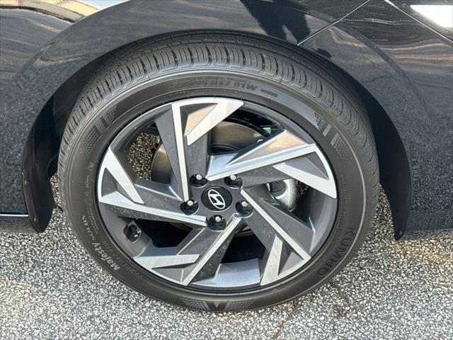 new 2025 Hyundai Elantra car, priced at $23,122
