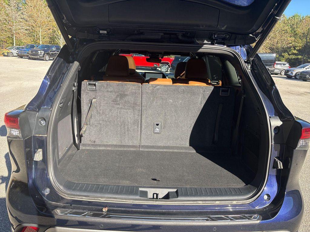 used 2023 Toyota Highlander car, priced at $37,720