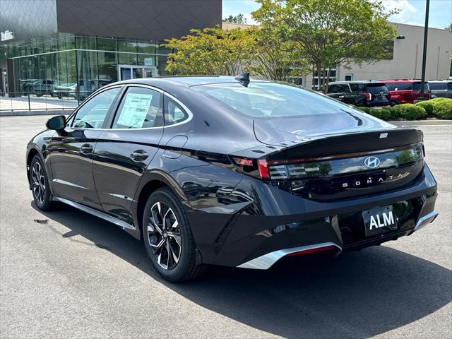 new 2024 Hyundai Elantra car, priced at $21,882