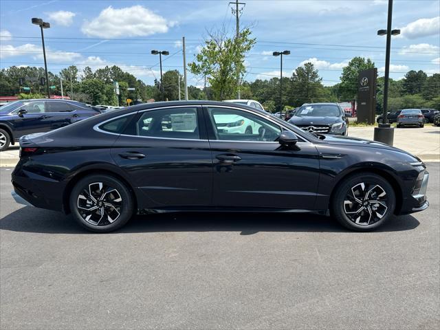 new 2024 Hyundai Elantra car, priced at $21,882