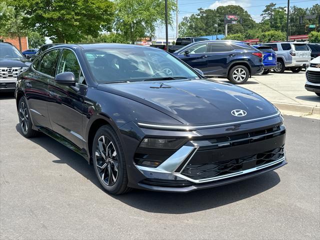 new 2024 Hyundai Elantra car, priced at $21,882