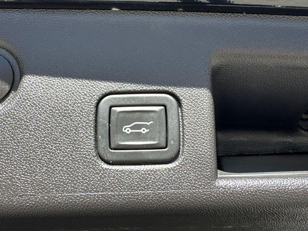 used 2024 Chevrolet Equinox car, priced at $21,120