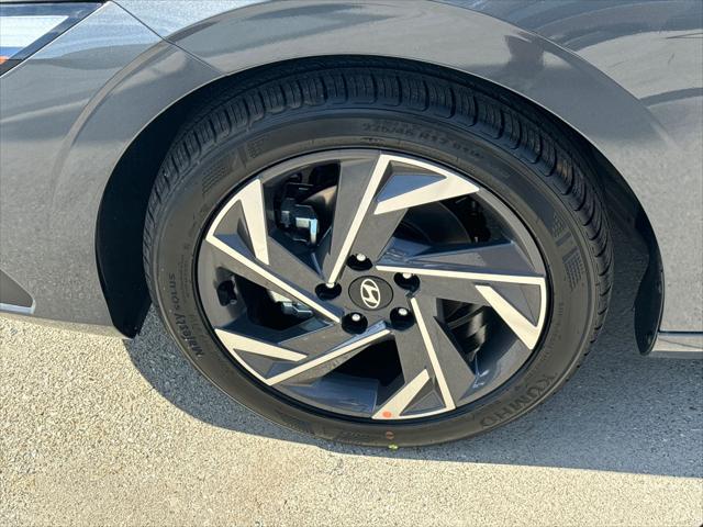 new 2025 Hyundai Elantra car, priced at $23,272