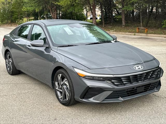 new 2025 Hyundai Elantra car, priced at $26,259