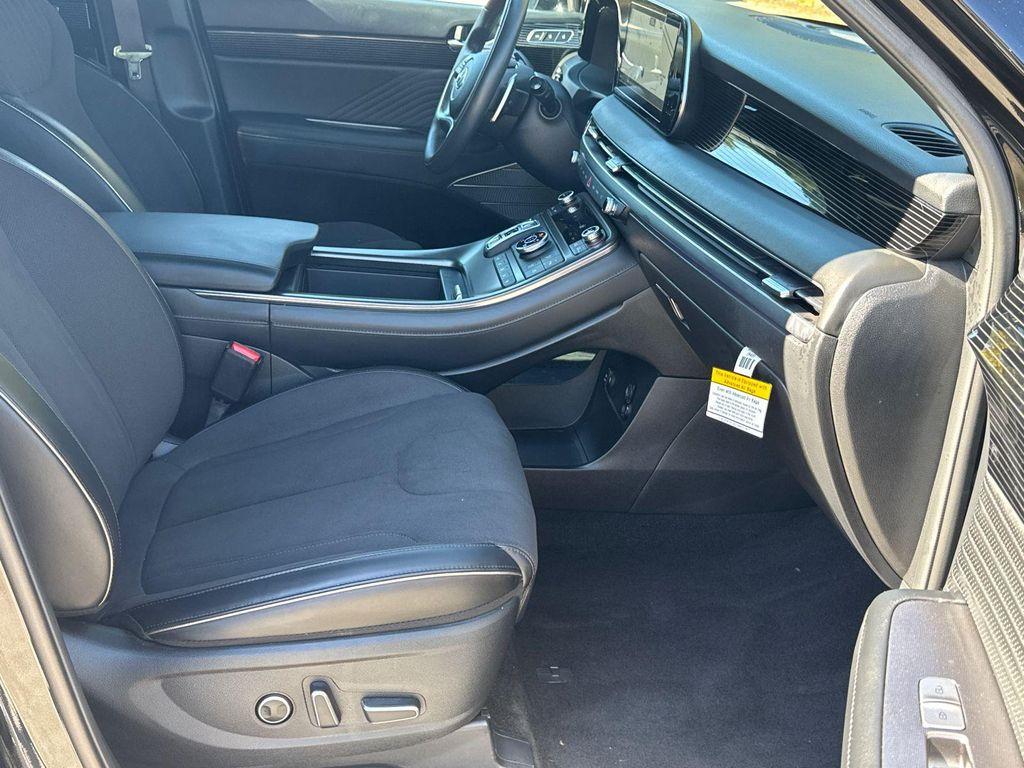 used 2025 Hyundai Palisade car, priced at $45,320