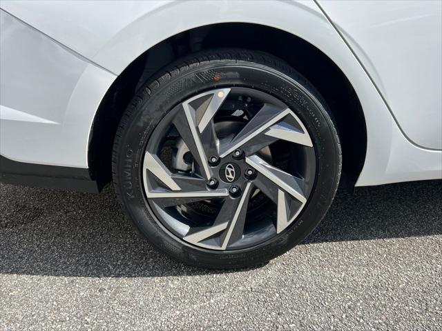 new 2025 Hyundai Elantra car, priced at $23,660
