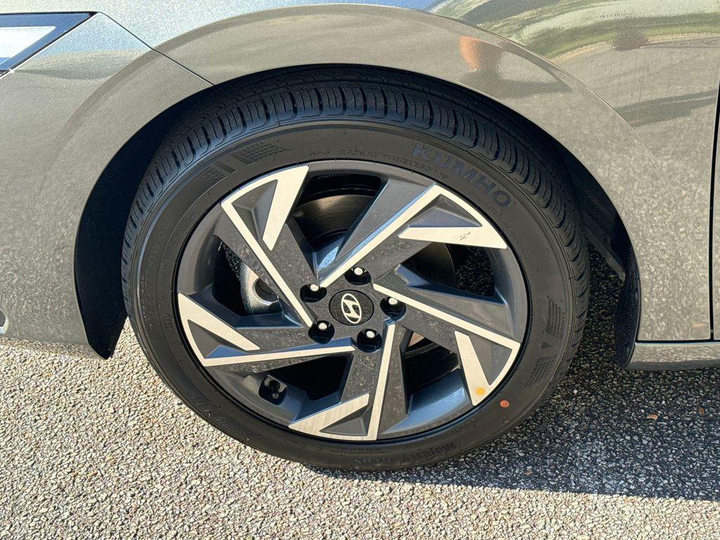 new 2025 Hyundai Elantra car, priced at $23,672