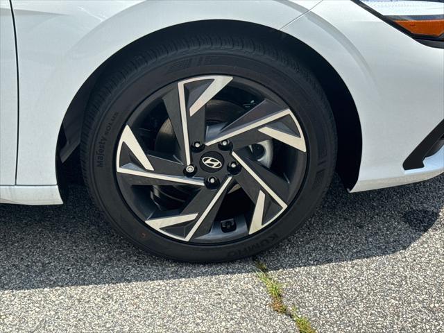 new 2025 Hyundai Elantra car, priced at $23,614