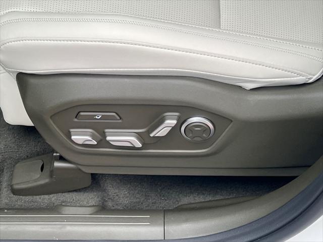 new 2025 Hyundai SANTA FE HEV car, priced at $44,213