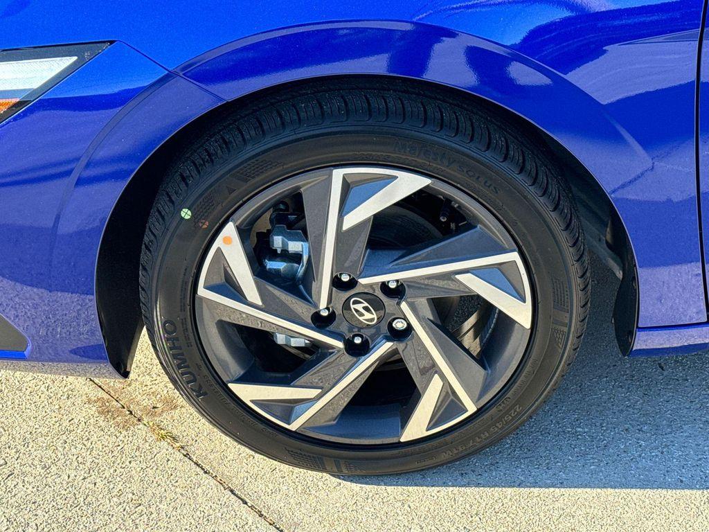new 2025 Hyundai Elantra car, priced at $23,682