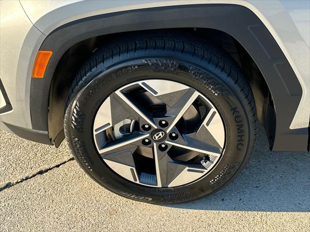 new 2025 Hyundai Tucson car, priced at $30,100