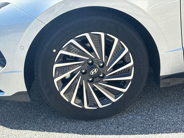 new 2025 Hyundai Sonata Hybrid car, priced at $37,203